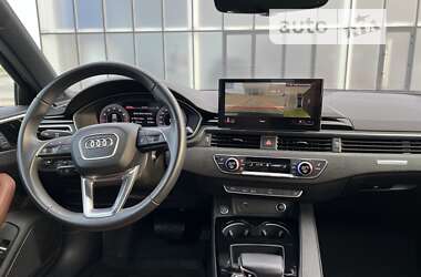 Седан Audi A4 2021 в 
