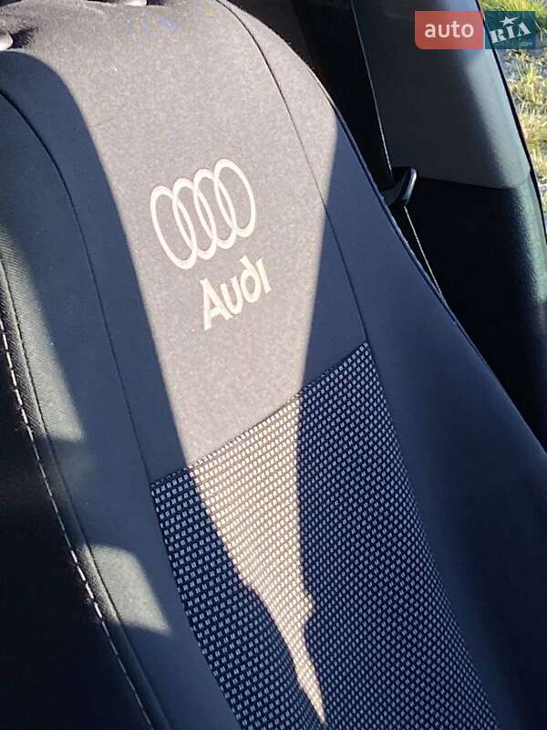 Седан Audi A4 2002 в Стрию