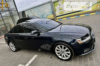 Седан Audi A4 2012 в Измаиле