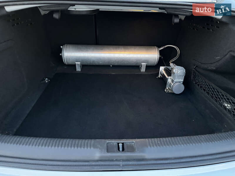 Седан Audi A4 2014 в Вінниці