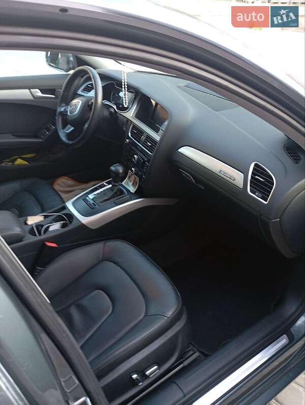 Седан Audi A4 2013 в Золочеві
