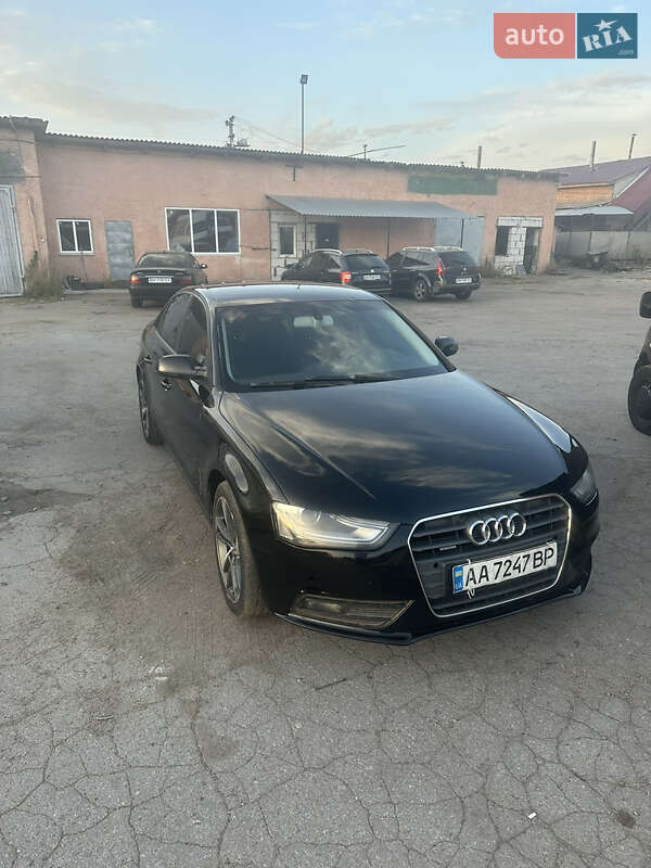 Седан Audi A4 2014 в Києві