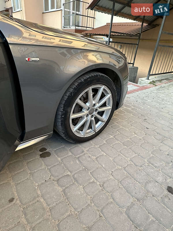 Седан Audi A4 2013 в Чорткові