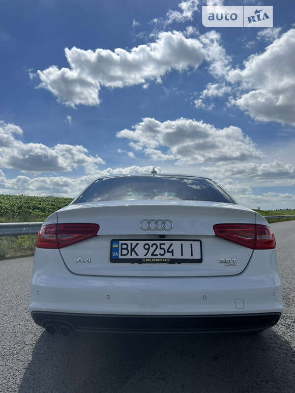 Седан Audi A4 2012 в Ровно