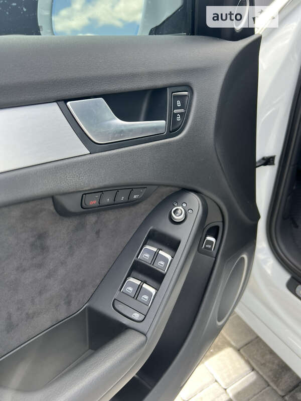 Седан Audi A4 2012 в Ровно