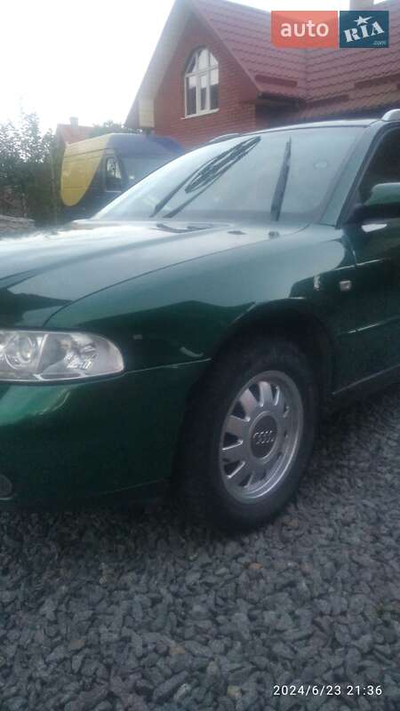 Универсал Audi A4 2001 в Рокитном