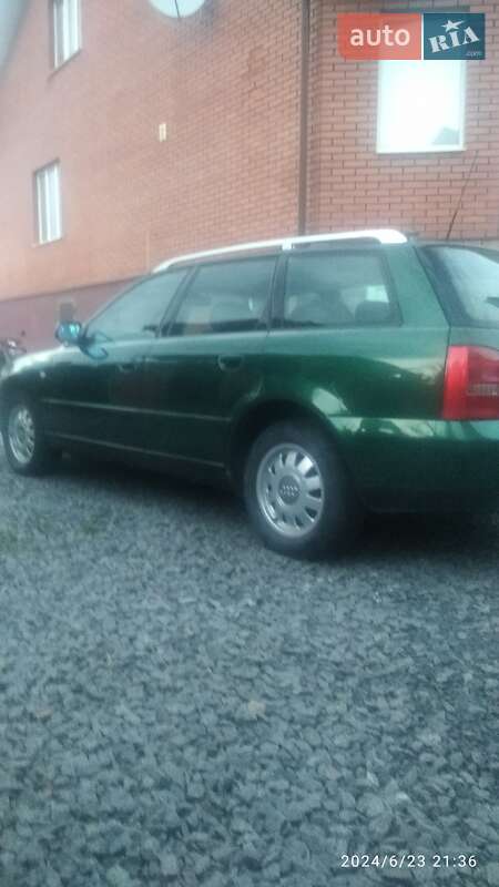 Универсал Audi A4 2001 в Рокитном