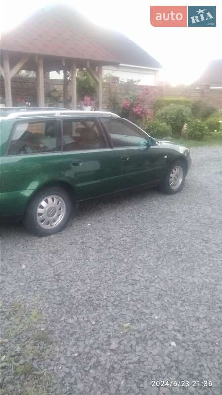 Универсал Audi A4 2001 в Рокитном