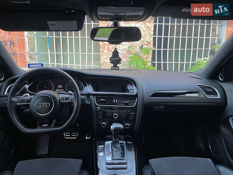 Седан Audi A4 2014 в Ровно