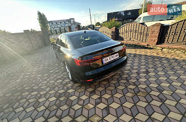 Седан Audi A4 2016 в 