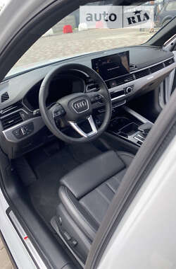 Седан Audi A4 2022 в 