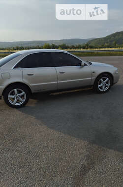 Седан Audi A4 2000 в Виноградові