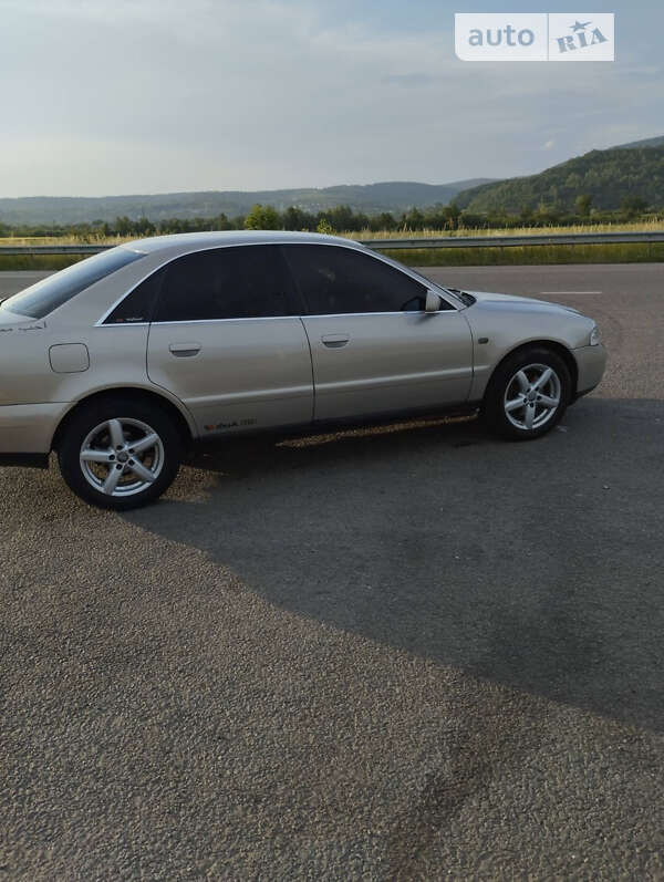 Седан Audi A4 2000 в Виноградові
