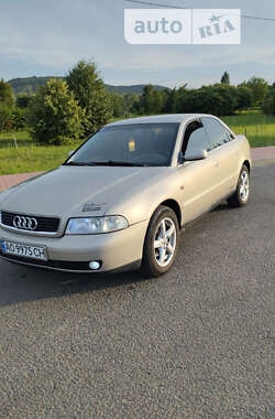 Седан Audi A4 2000 в Виноградові