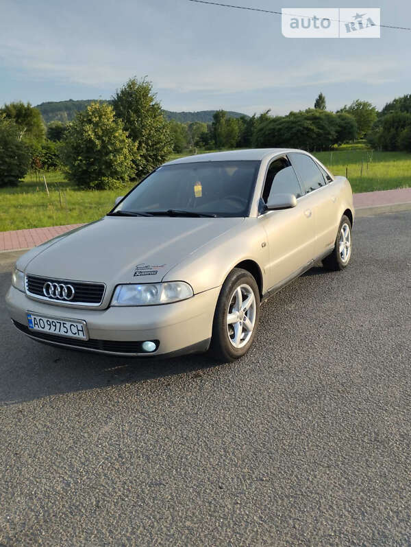 Седан Audi A4 2000 в Виноградові