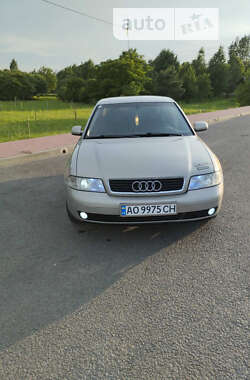 Седан Audi A4 2000 в Виноградові