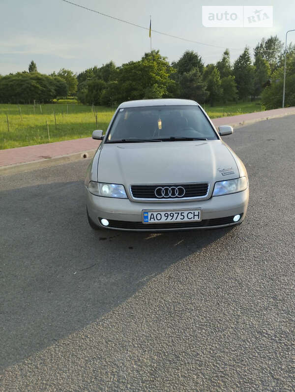 Седан Audi A4 2000 в Виноградові