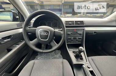 Седан Audi A4 2006 в Ровно