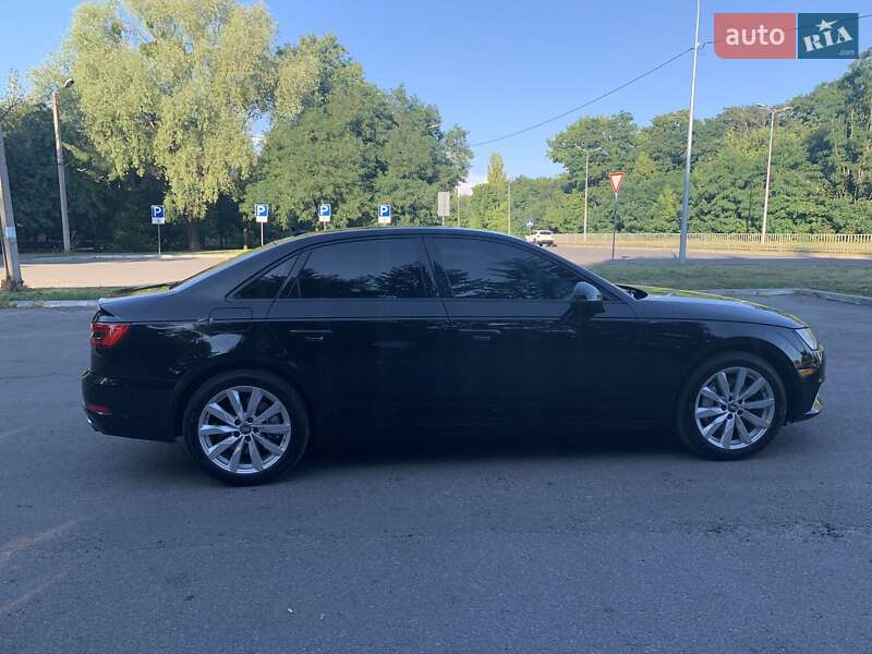 Седан Audi A4 2016 в Полтаве