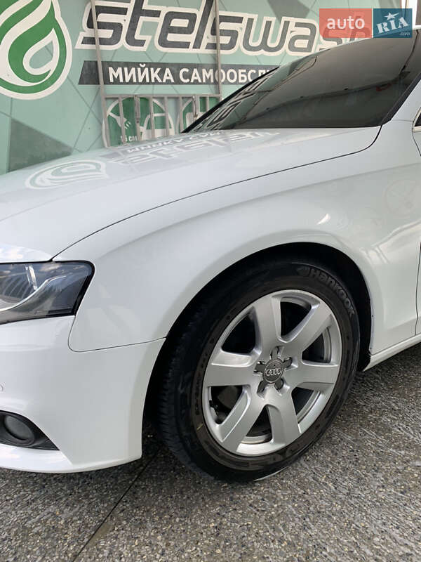 Універсал Audi A4 2011 в Чернівцях