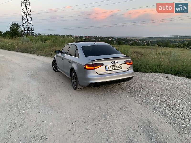 Седан Audi A4 2014 в Днепре