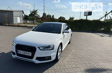 Седан Audi A4 2014 в Киеве