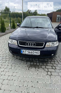 Седан Audi A4 2000 в Надворной