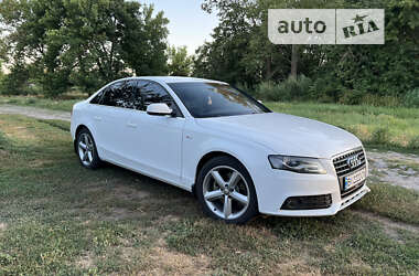 Седан Audi A4 2010 в Хороле