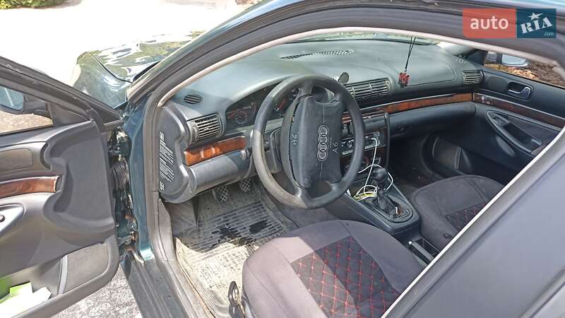 Седан Audi A4 1996 в Одессе