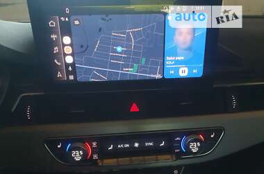 Седан Audi A4 2022 в 