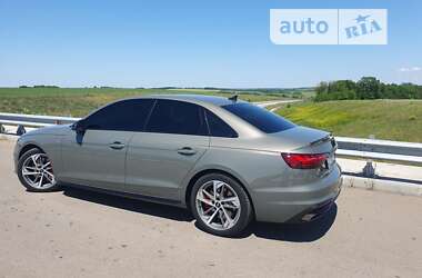Седан Audi A4 2022 в 