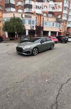 Седан Audi A4 2022 в 