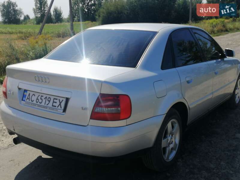 Седан Audi A4 1999 в Торчине