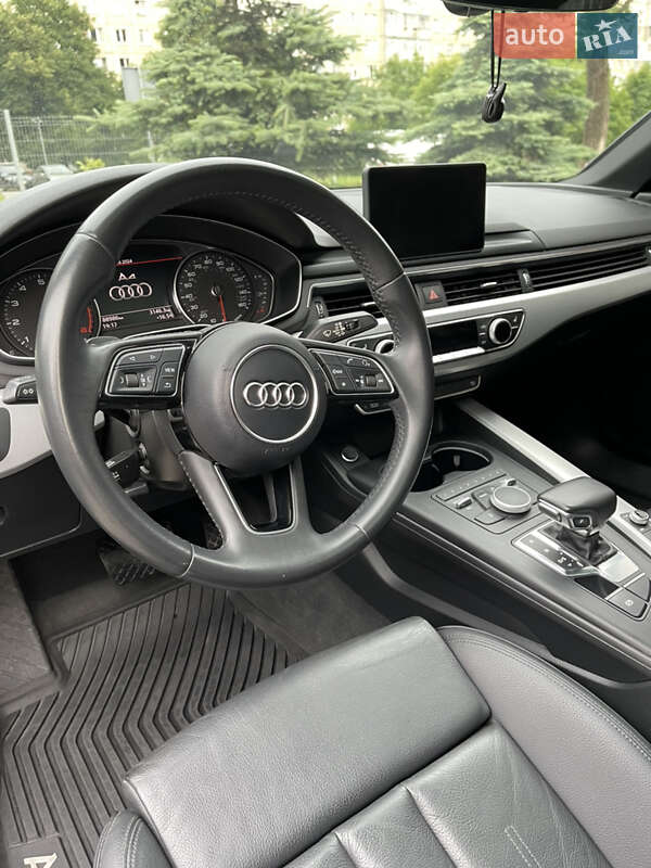 Седан Audi A4 2017 в Львове