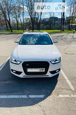 Седан Audi A4 2013 в Кам'янському