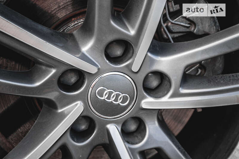 Седан Audi A4 2019 в Хусте