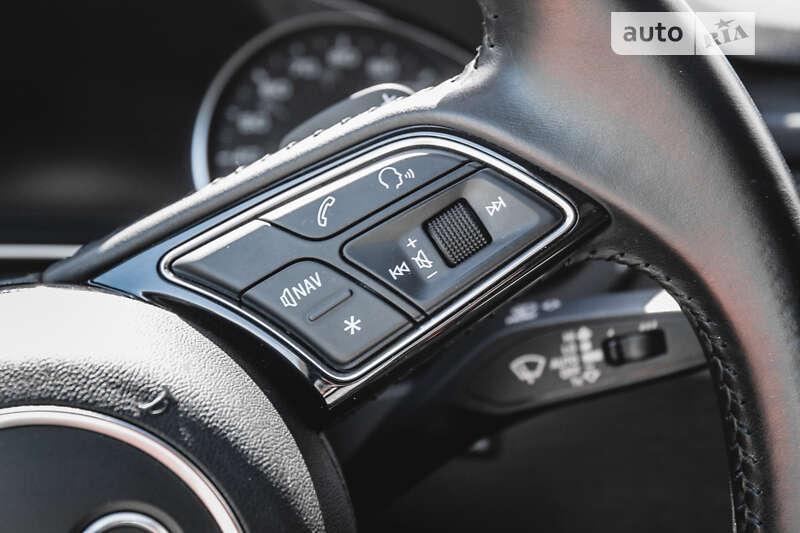 Седан Audi A4 2019 в Хусте