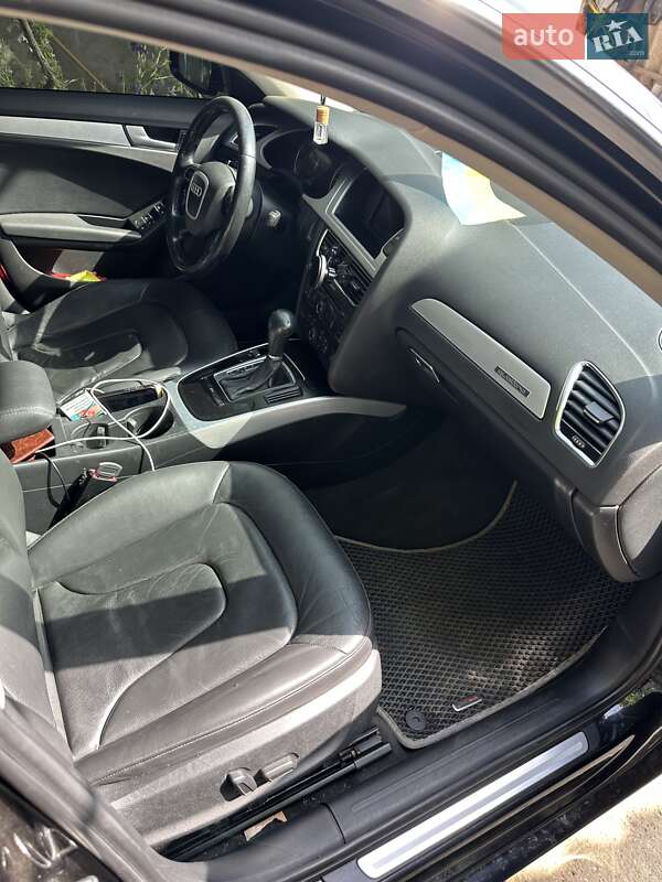 Седан Audi A4 2011 в Южном