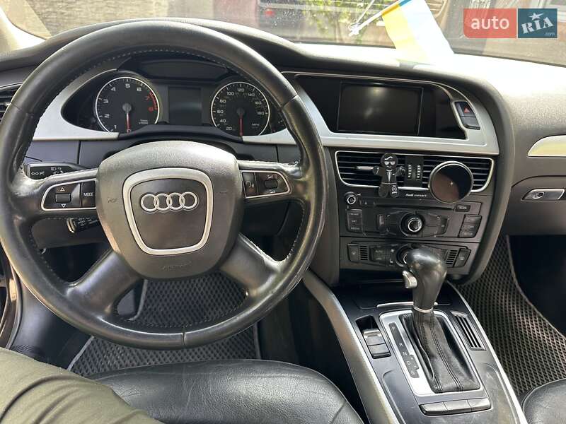 Седан Audi A4 2011 в Южном