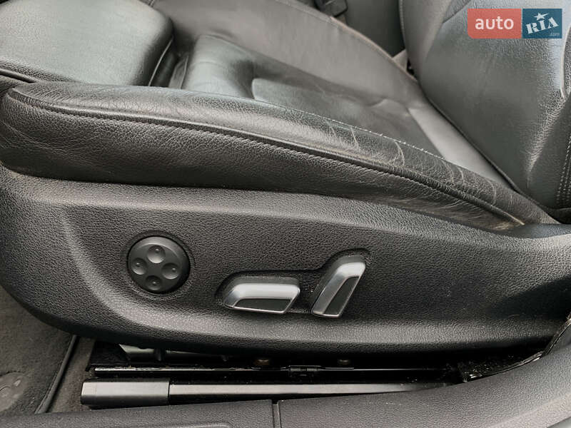 Седан Audi A4 2012 в Львове