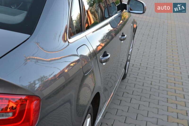 Седан Audi A4 2014 в Луцке
