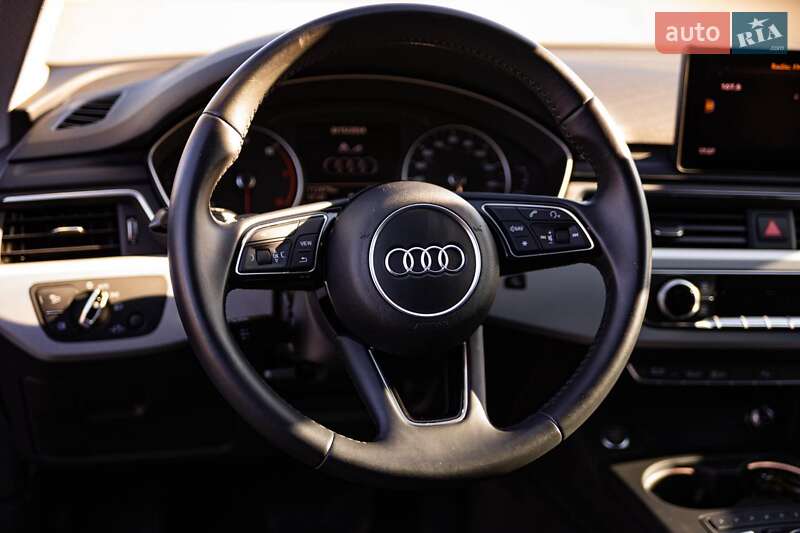 Седан Audi A4 2017 в Запорожье