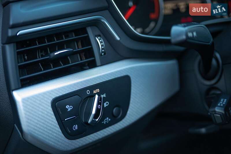Седан Audi A4 2017 в Запорожье