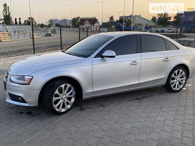 Седан Audi A4 2013 в Киеве