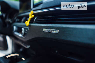 Седан Audi A4 2018 в 