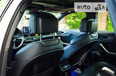 Седан Audi A4 2018 в 