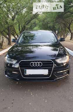 Седан Audi A4 2012 в Смоліному