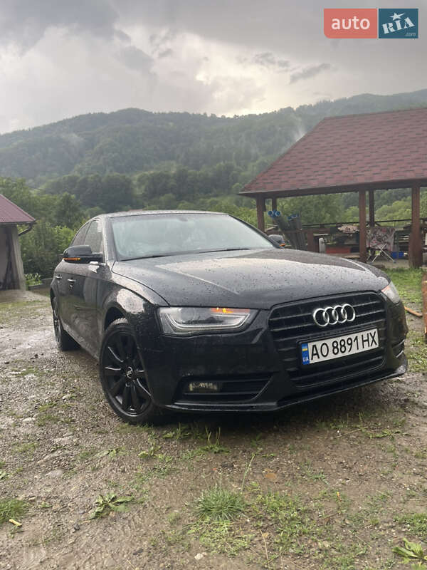 Седан Audi A4 2012 в Нижней Апше