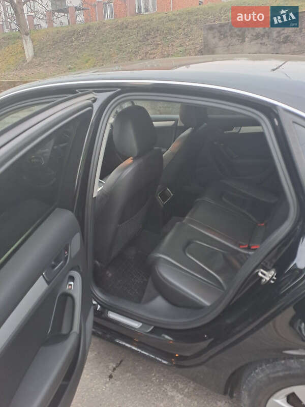 Седан Audi A4 2012 в Нижней Апше