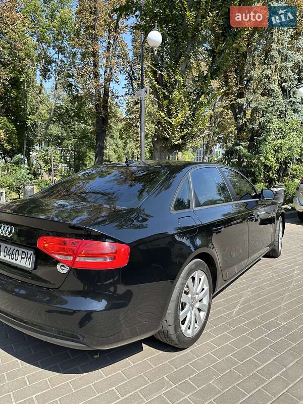 Седан Audi A4 2012 в Киеве